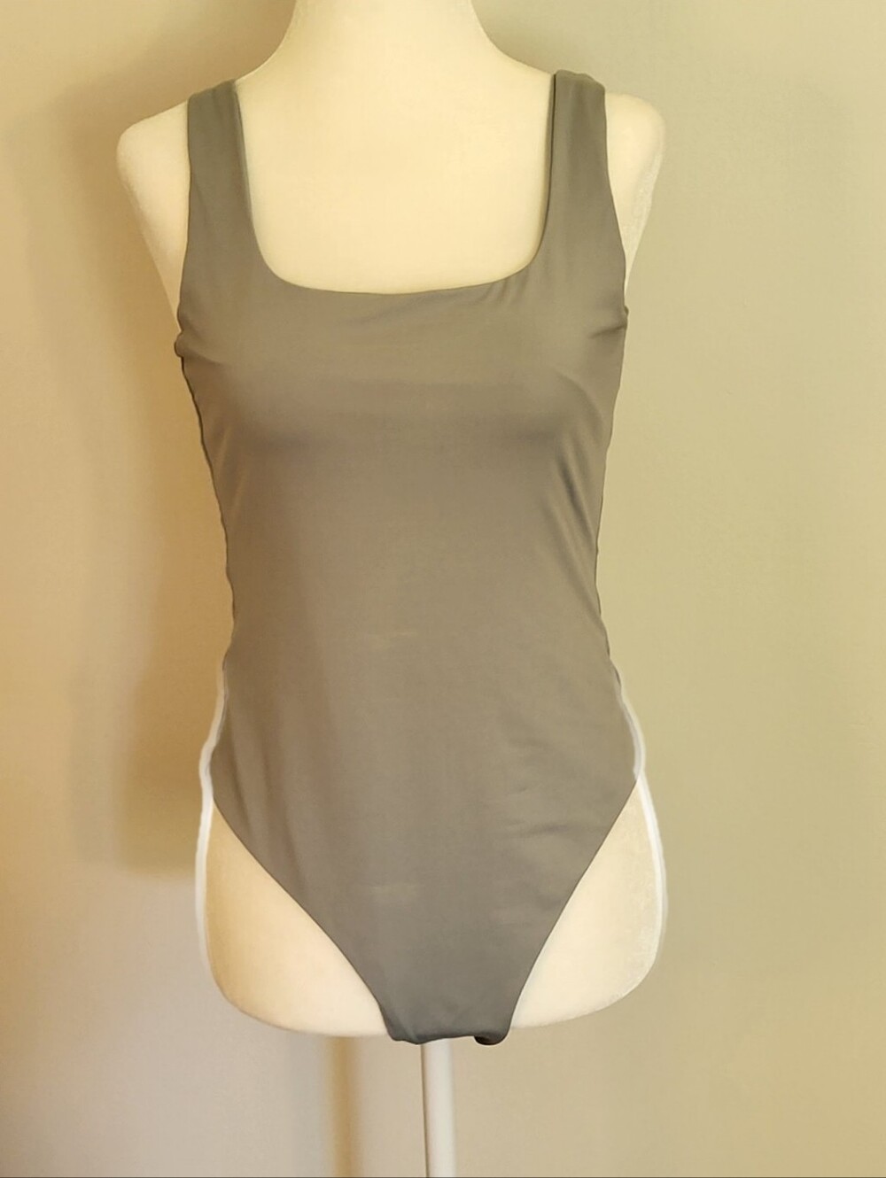 MESHKI Sage Green Scoop Neck Sleeveless Bodysuit Size L Minimalist